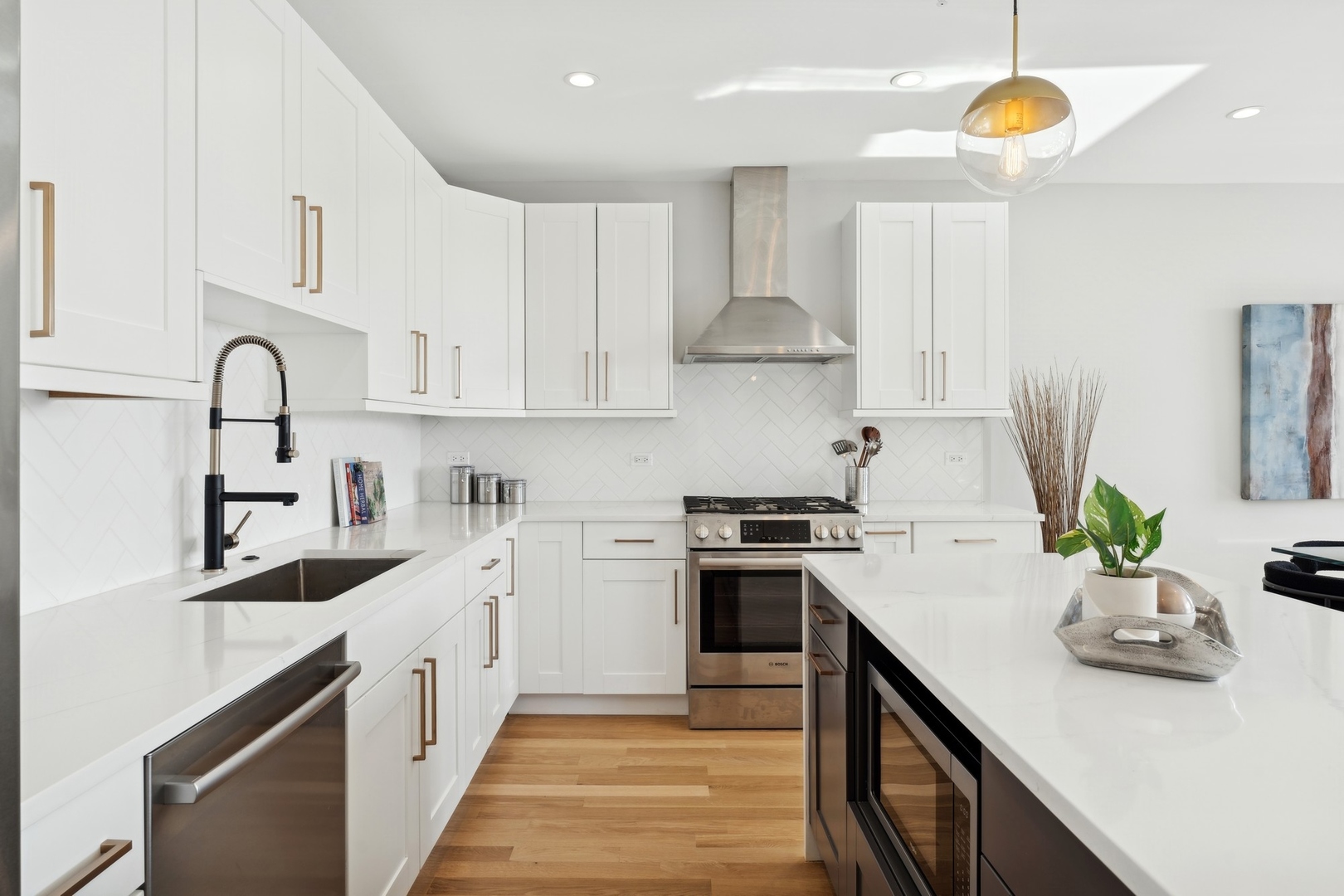 2212 W Lawrence Avenue Unit: PH-5E