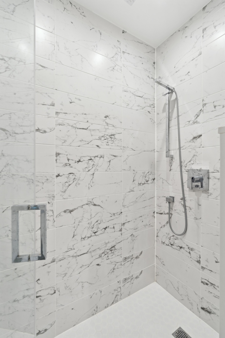 2212 W Lawrence Avenue Unit: 5W