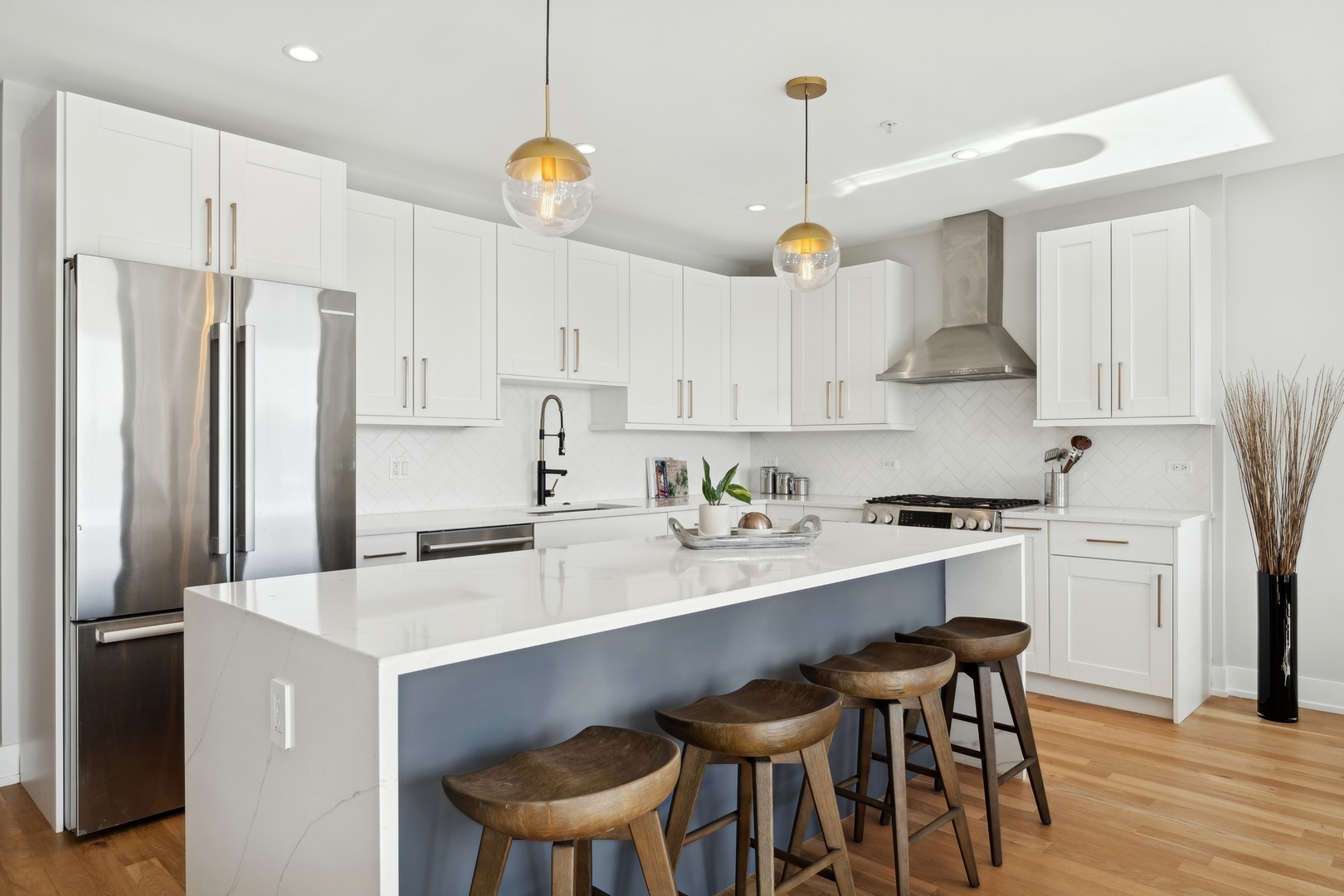 2212 W Lawrence Avenue Unit: 5W