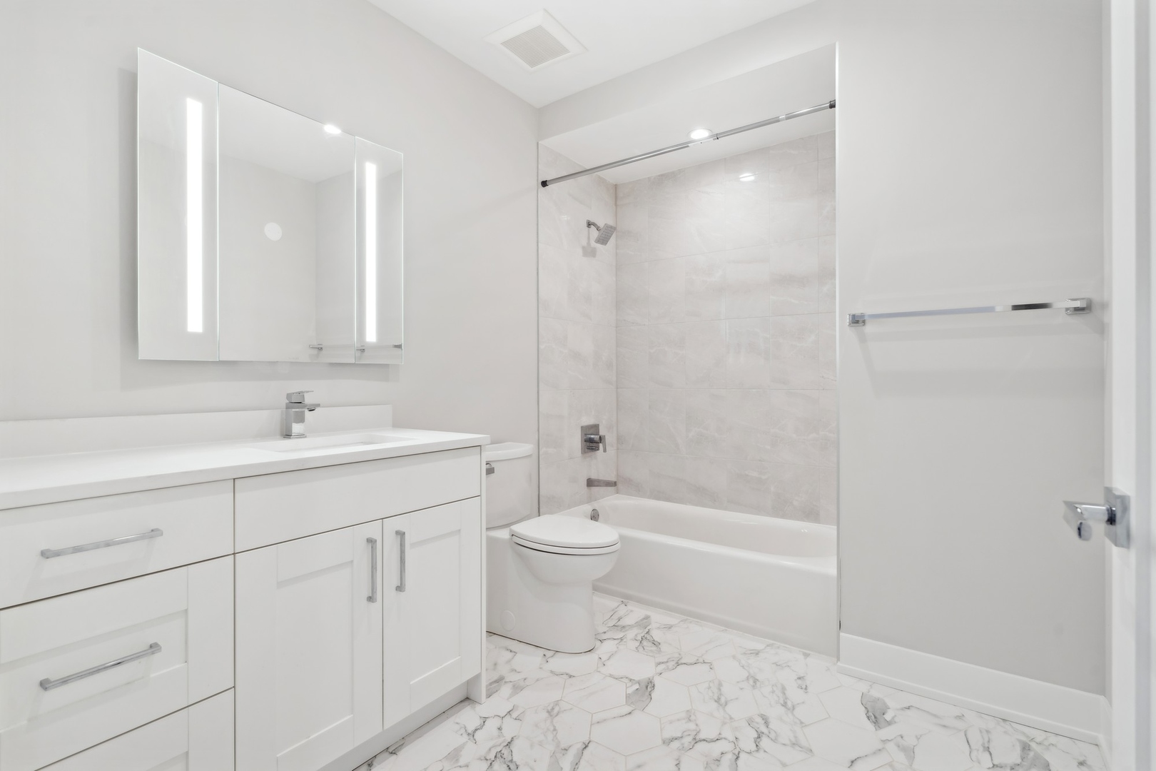 2212 W Lawrence Avenue Unit: 5W