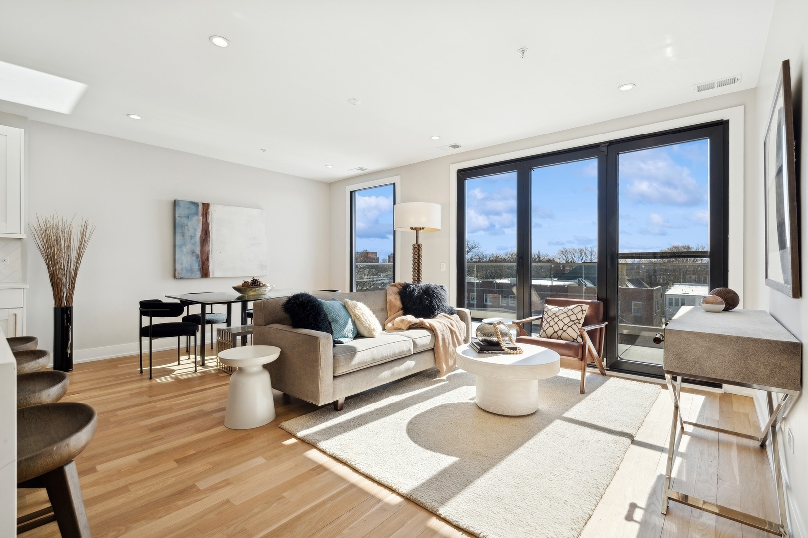 2212 W Lawrence Avenue Unit: 5W