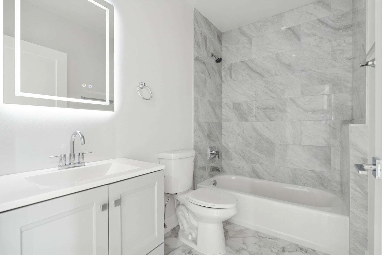 2212 W Lawrence Avenue Unit: 1W