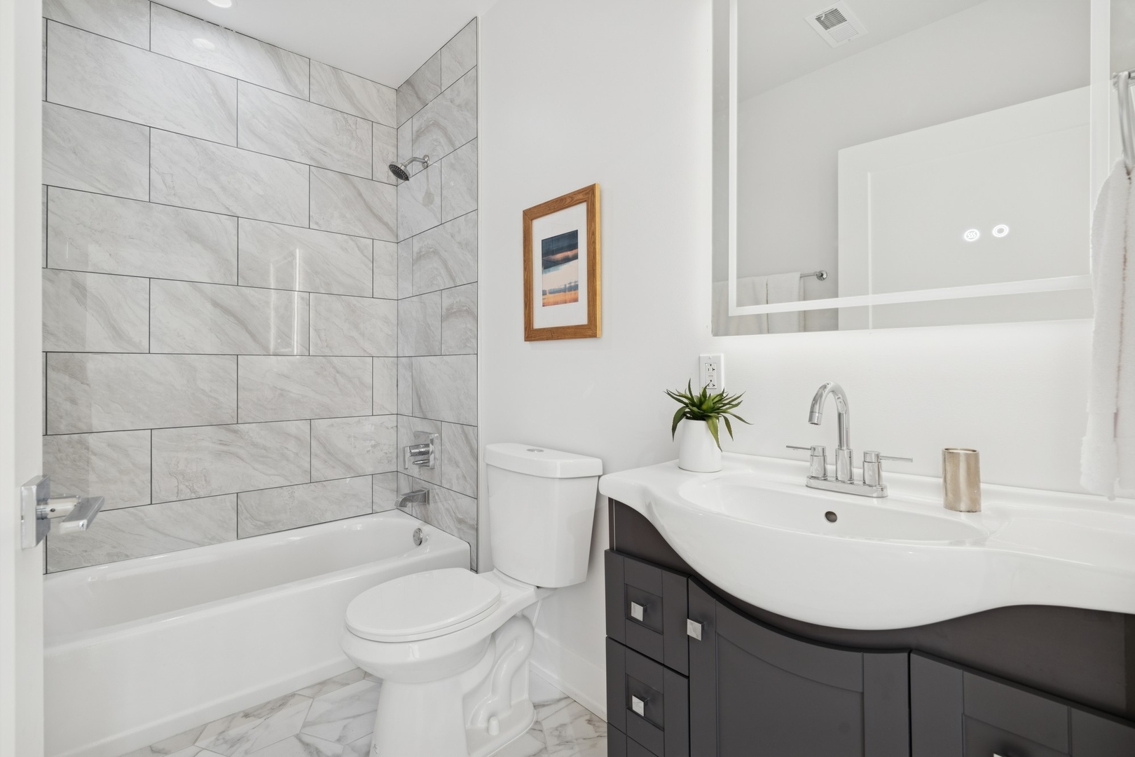 2212 W Lawrence Avenue Unit: 1E