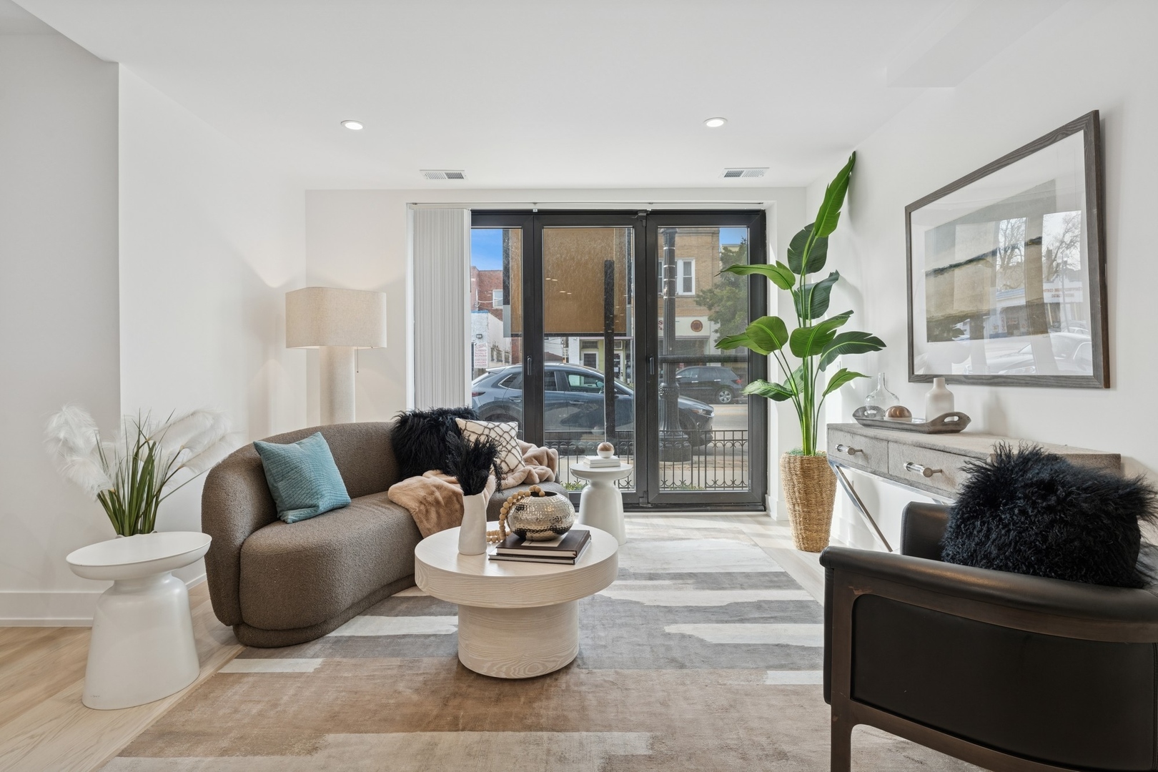 2212 W Lawrence Avenue Unit: 1E