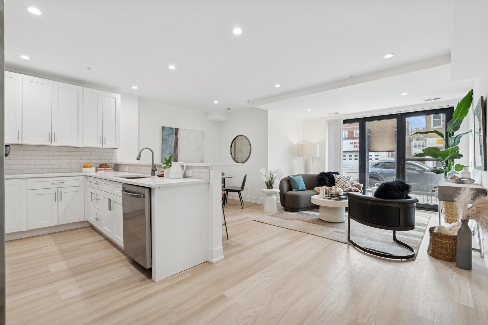 2212 W Lawrence Avenue Unit: 1E