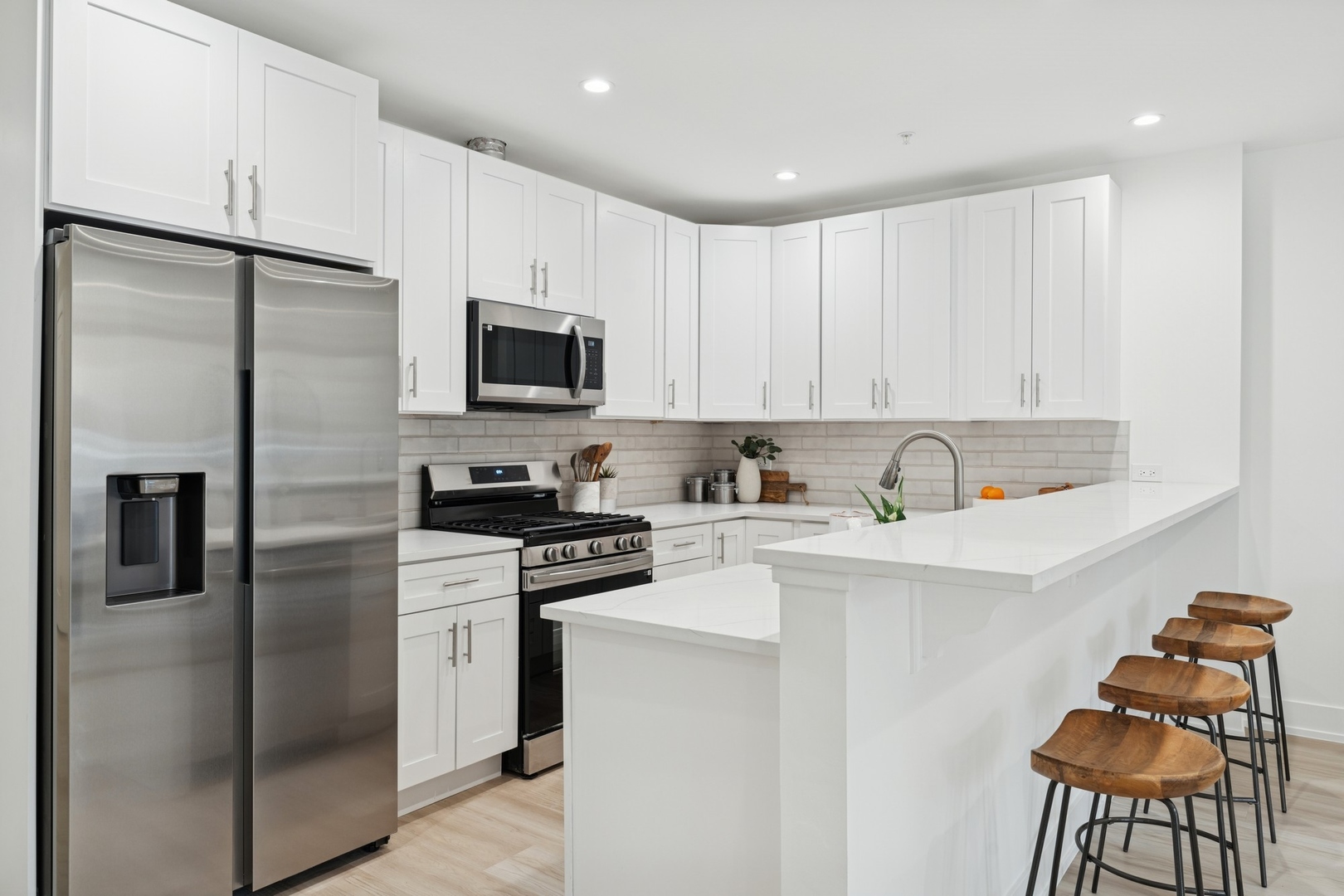 2212 W Lawrence Avenue Unit: 1E