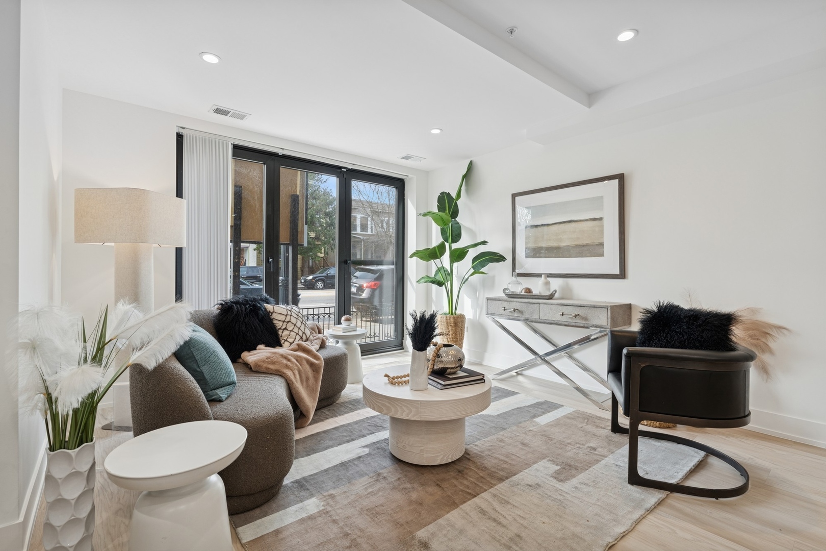 2212 W Lawrence Avenue Unit: 1E