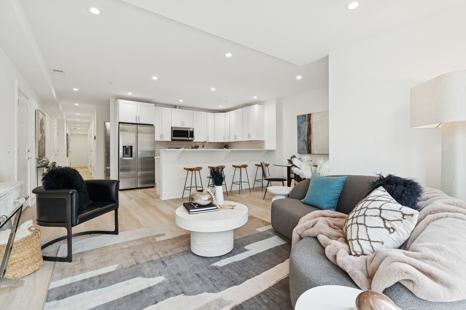 2212 W Lawrence Avenue Unit: 1E