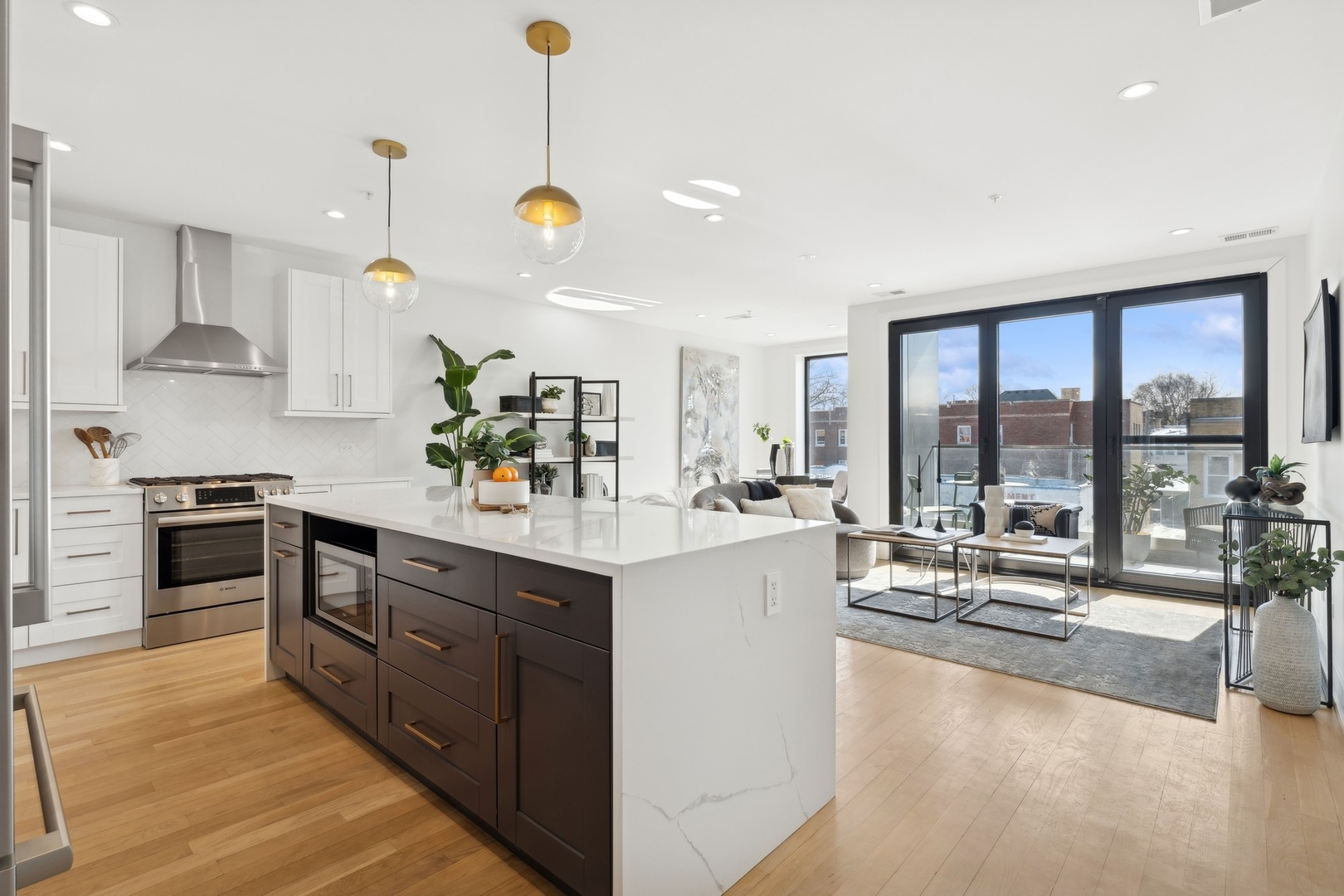 2212 W Lawrence Avenue Unit: 2E
