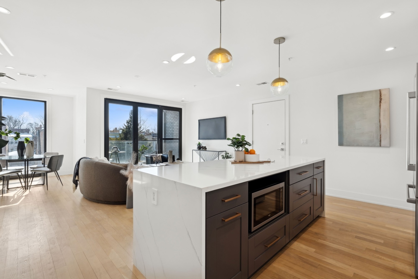 2212 W Lawrence Avenue Unit: 2E