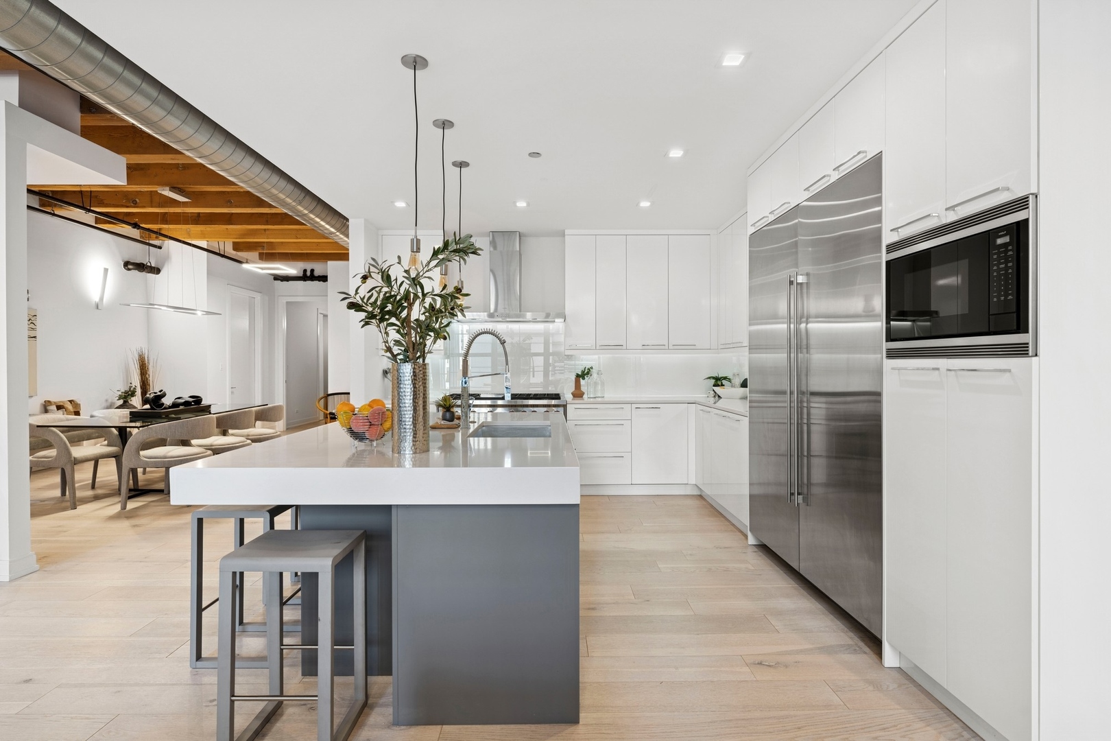 223 W LAKE Street Unit: 3N