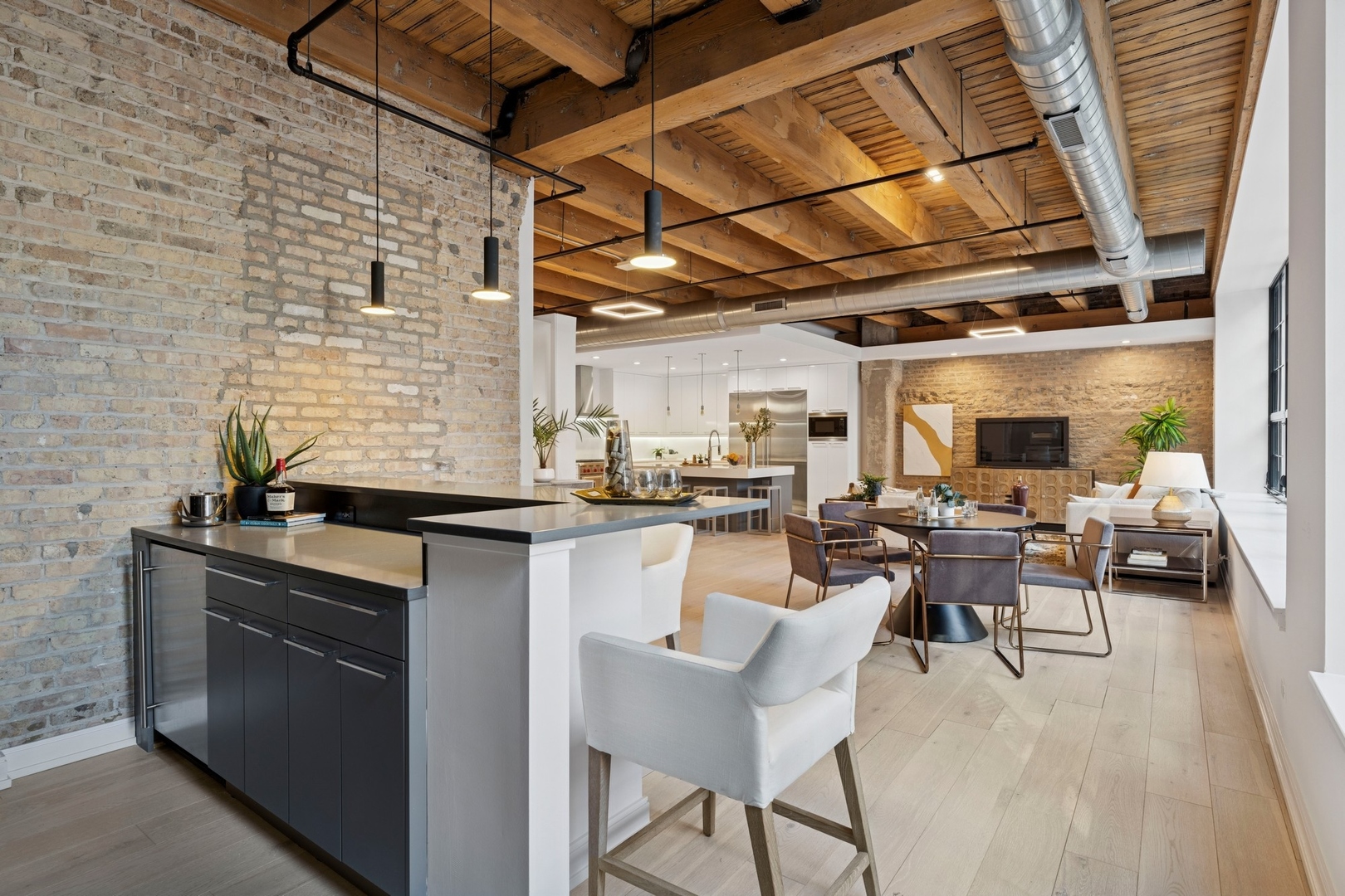 223 W LAKE Street Unit: 3N