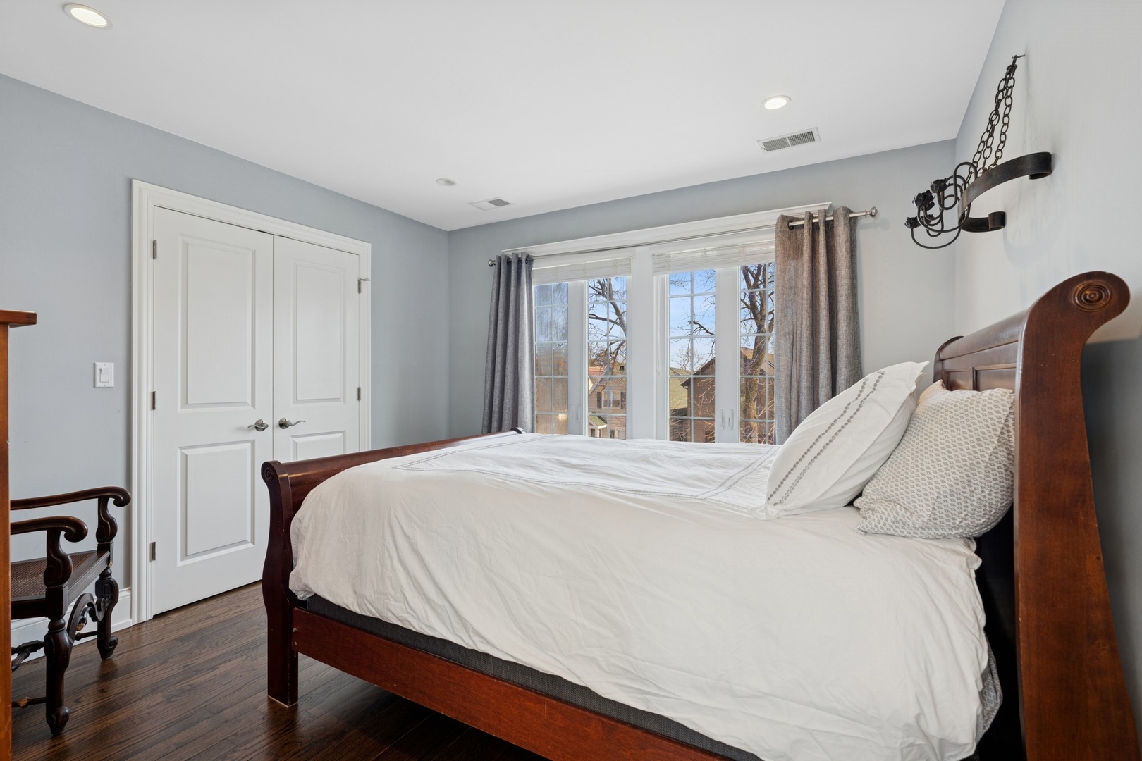 3818 N Christiana Avenue