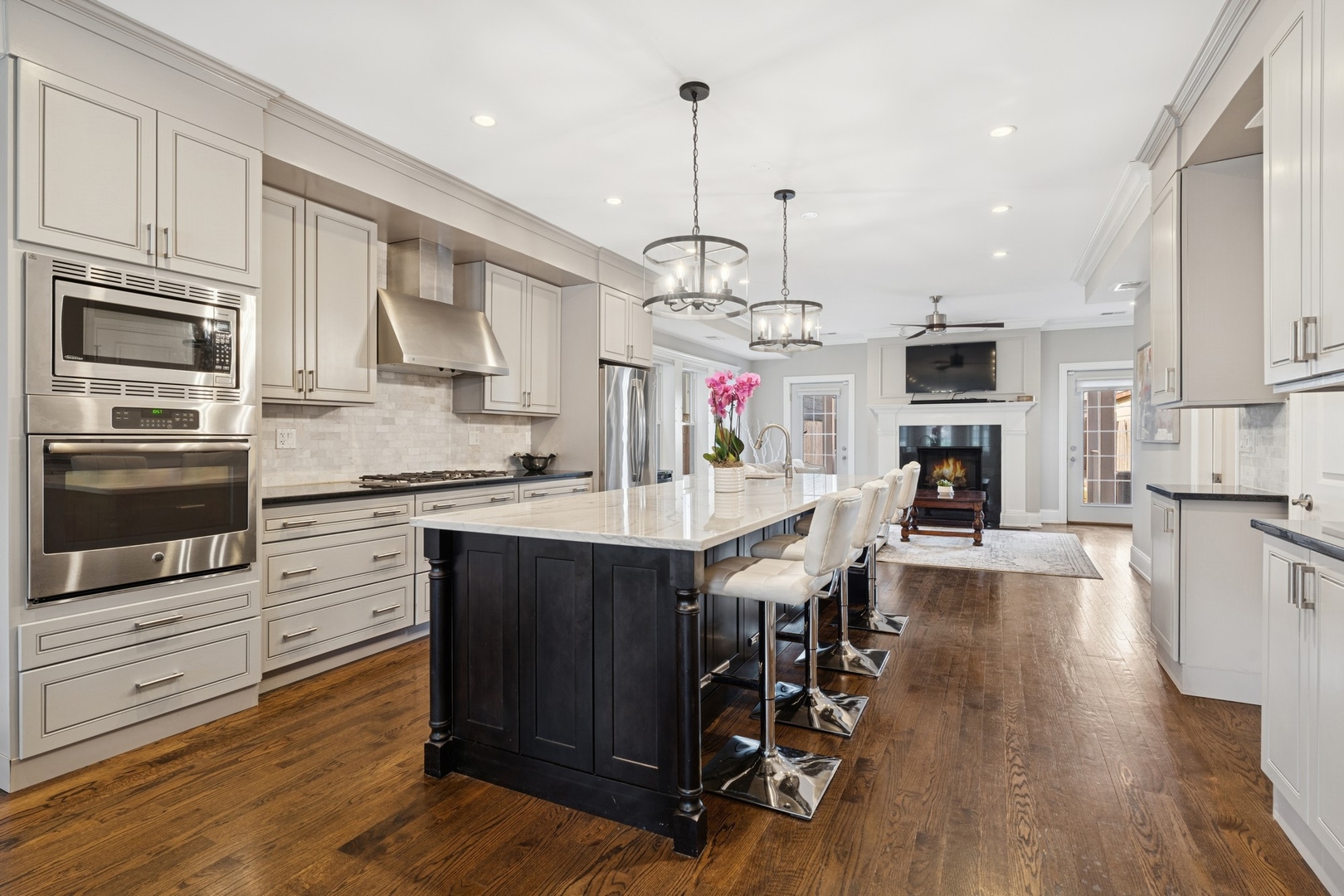 3818 N Christiana Avenue