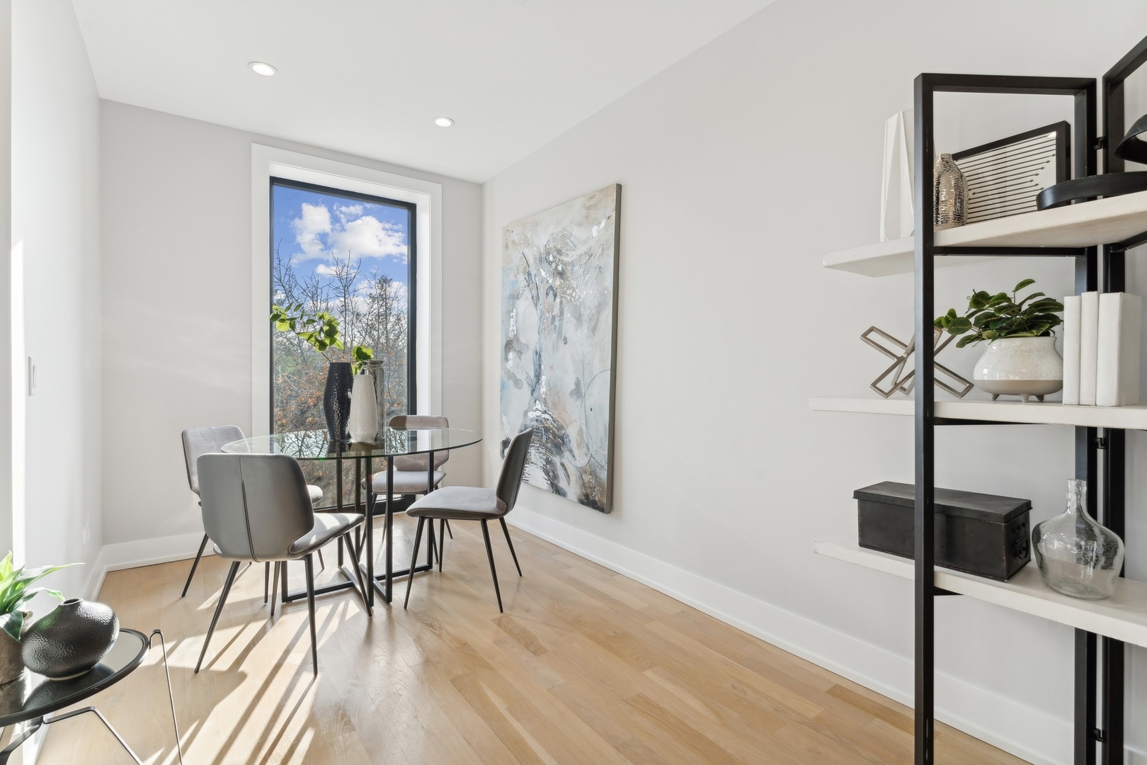 2212 W Lawrence Avenue Unit: 2W