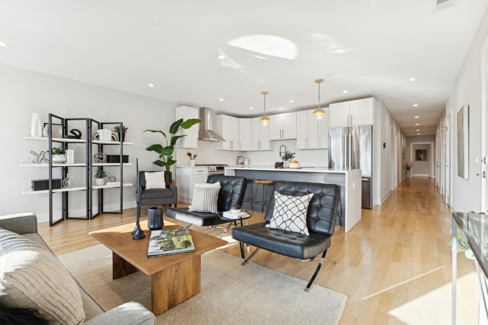 2212 W Lawrence Avenue Unit: 2W