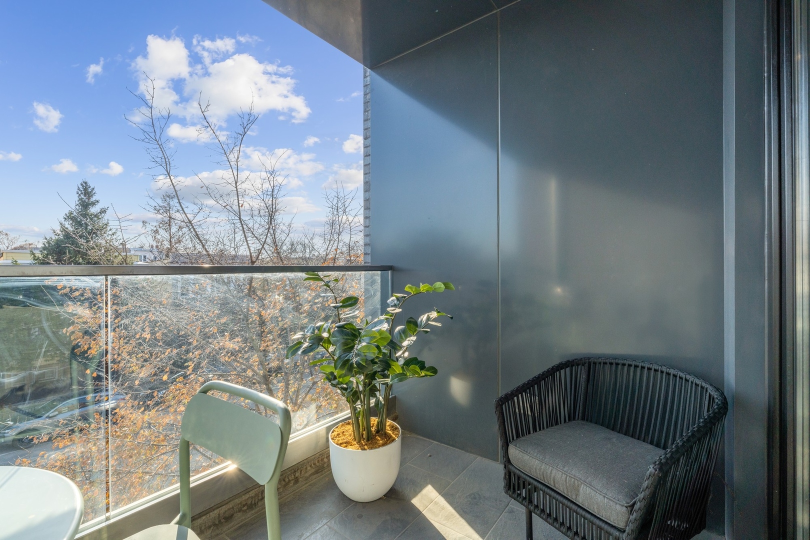 2212 W Lawrence Avenue Unit: 2W