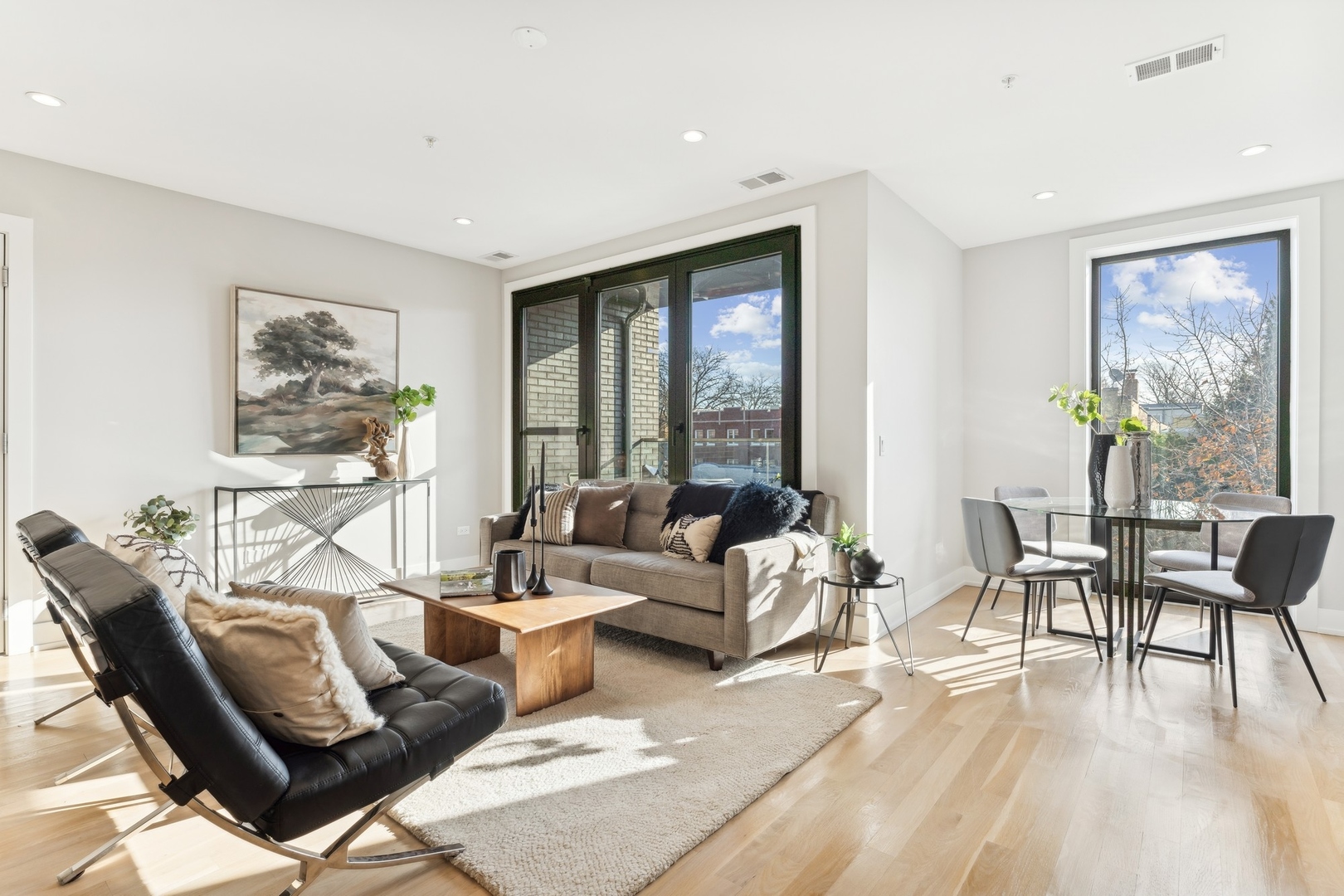 2212 W Lawrence Avenue Unit: 2W