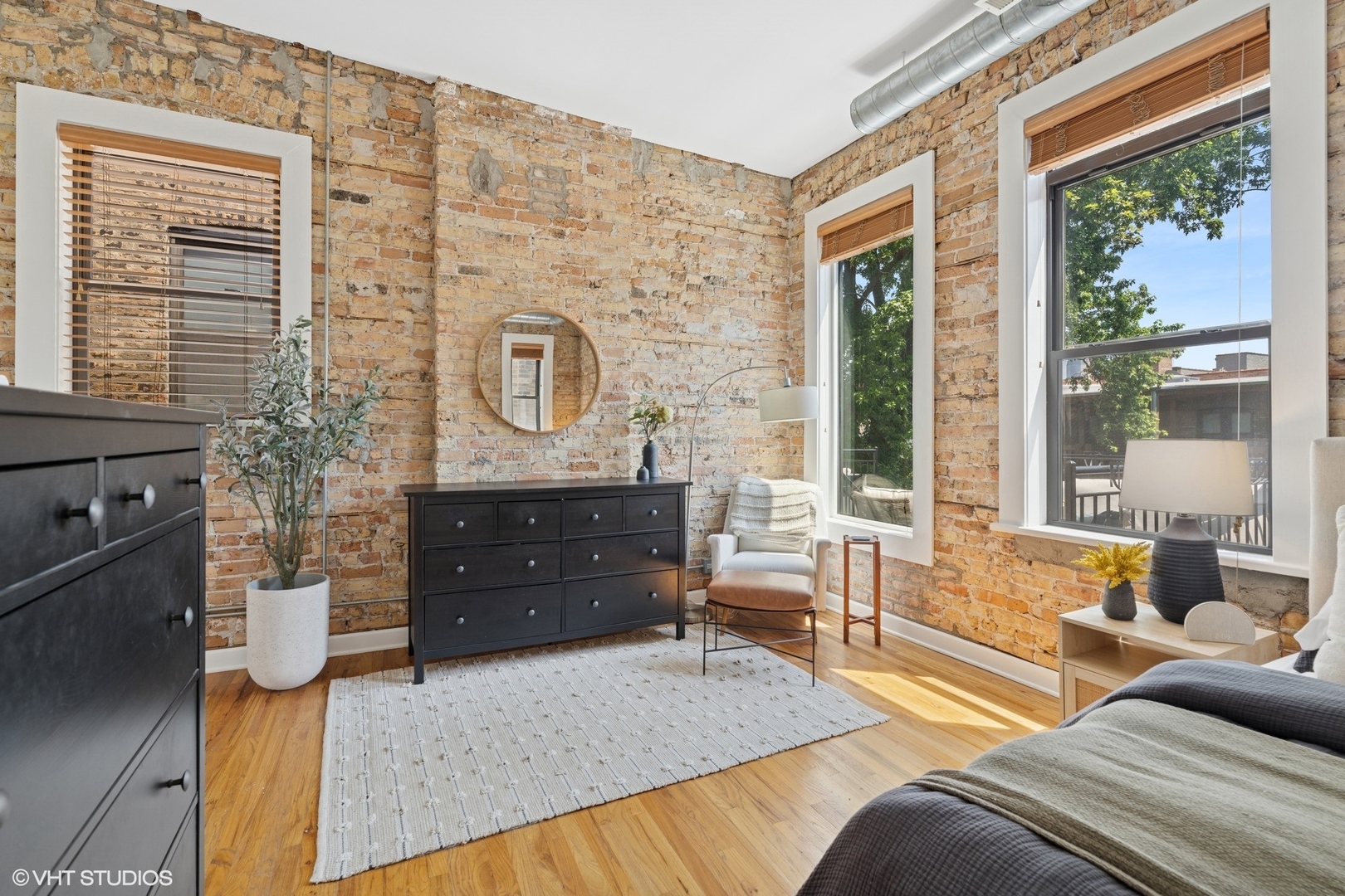 717 W Briar Place Unit: 3W