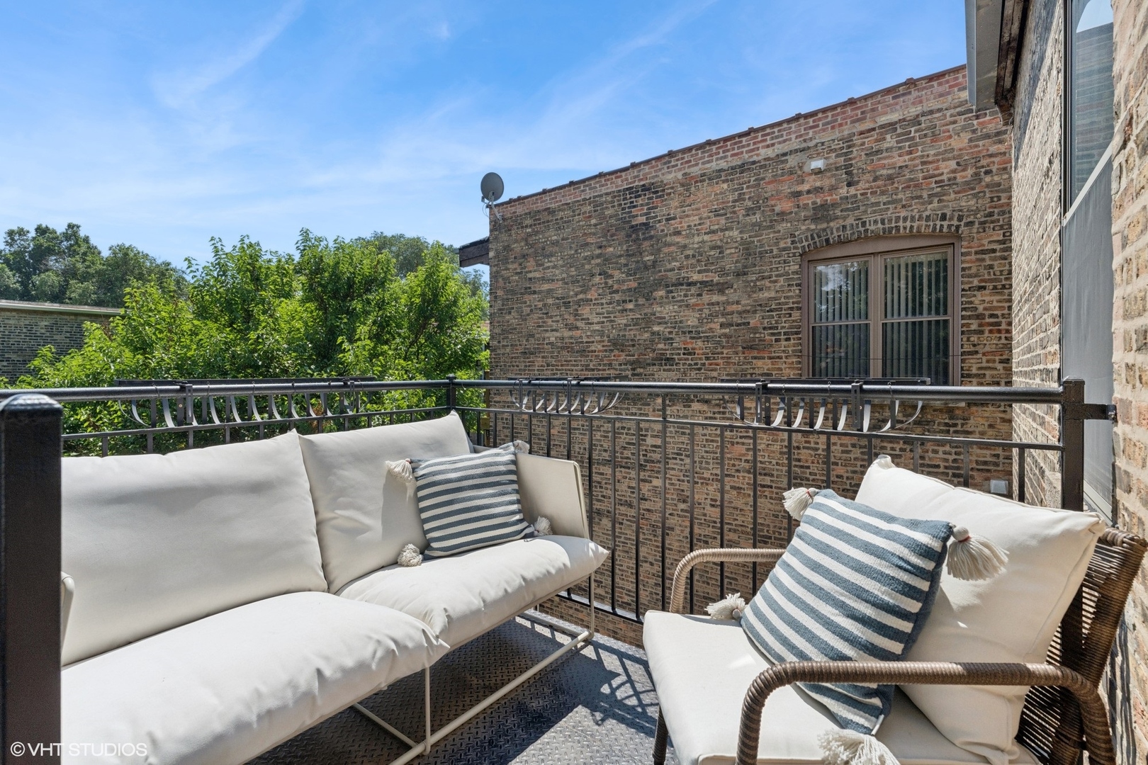 717 W Briar Place Unit: 3W