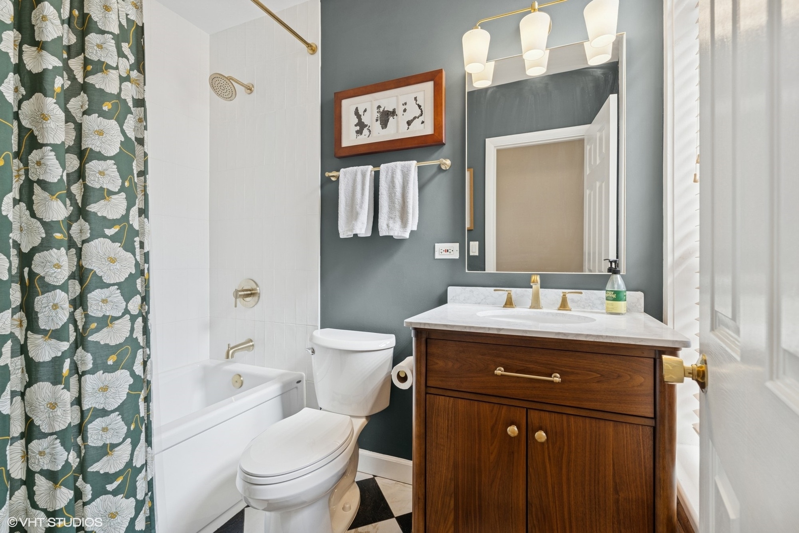 717 W Briar Place Unit: 3W