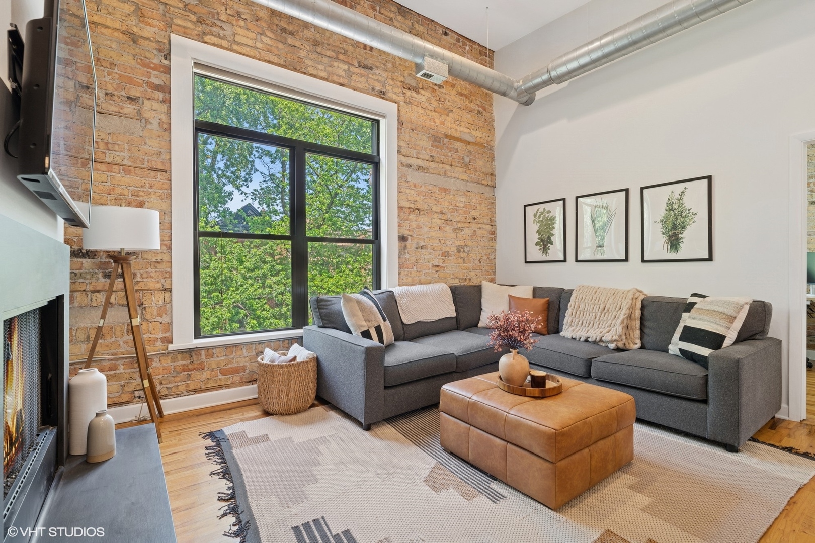 717 W Briar Place Unit: 3W