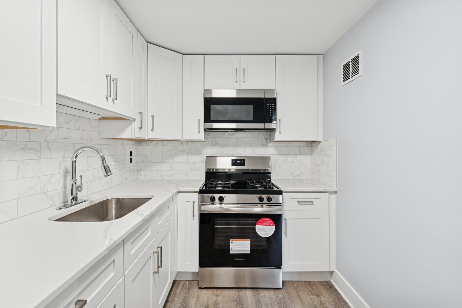 253 E DELAWARE Place Unit: 4D