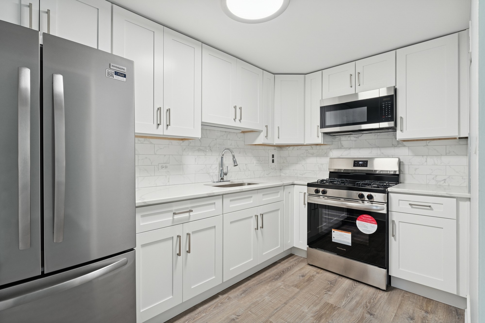 253 E DELAWARE Place Unit: 4D