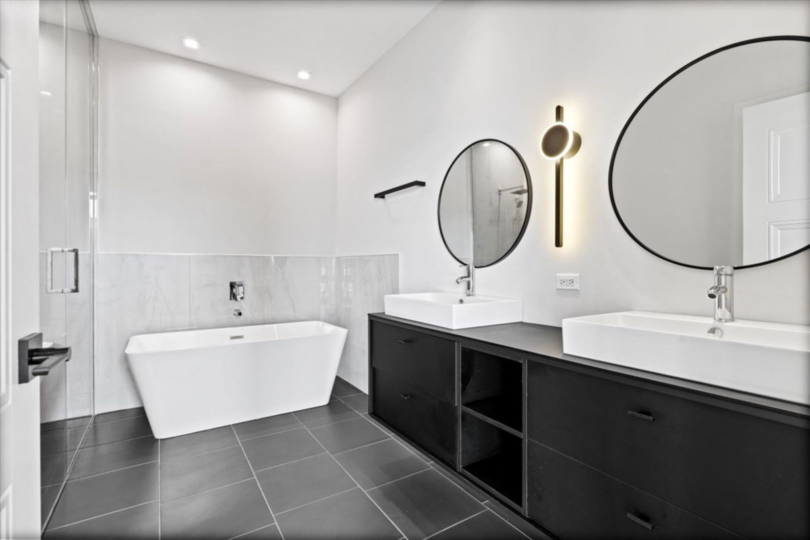 3205 N Kildare Avenue