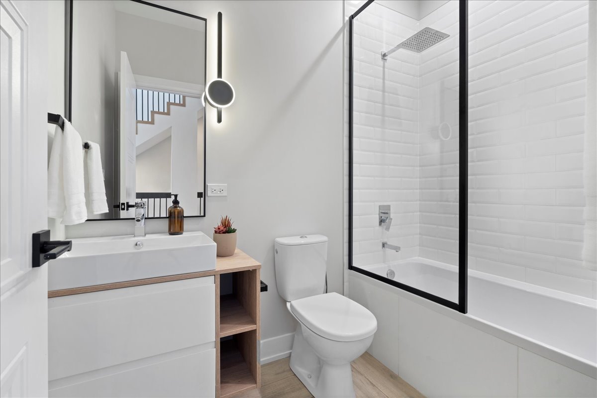 4232 W BELMONT Avenue Unit: 2