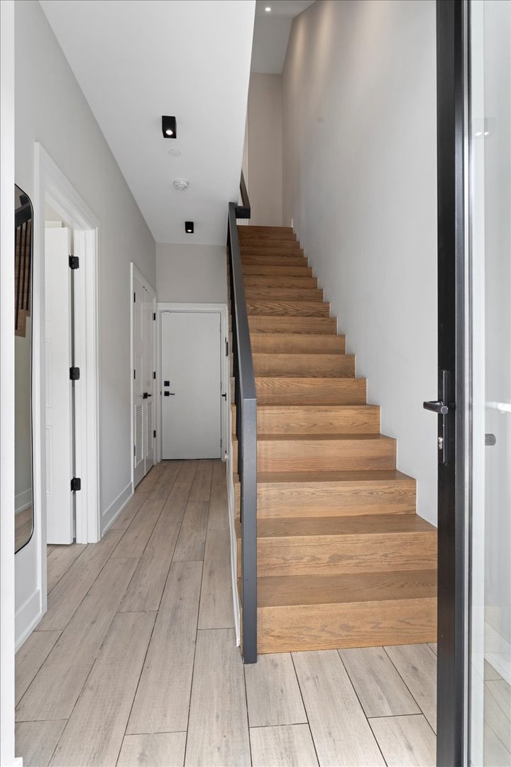 4232 W BELMONT Avenue Unit: 2