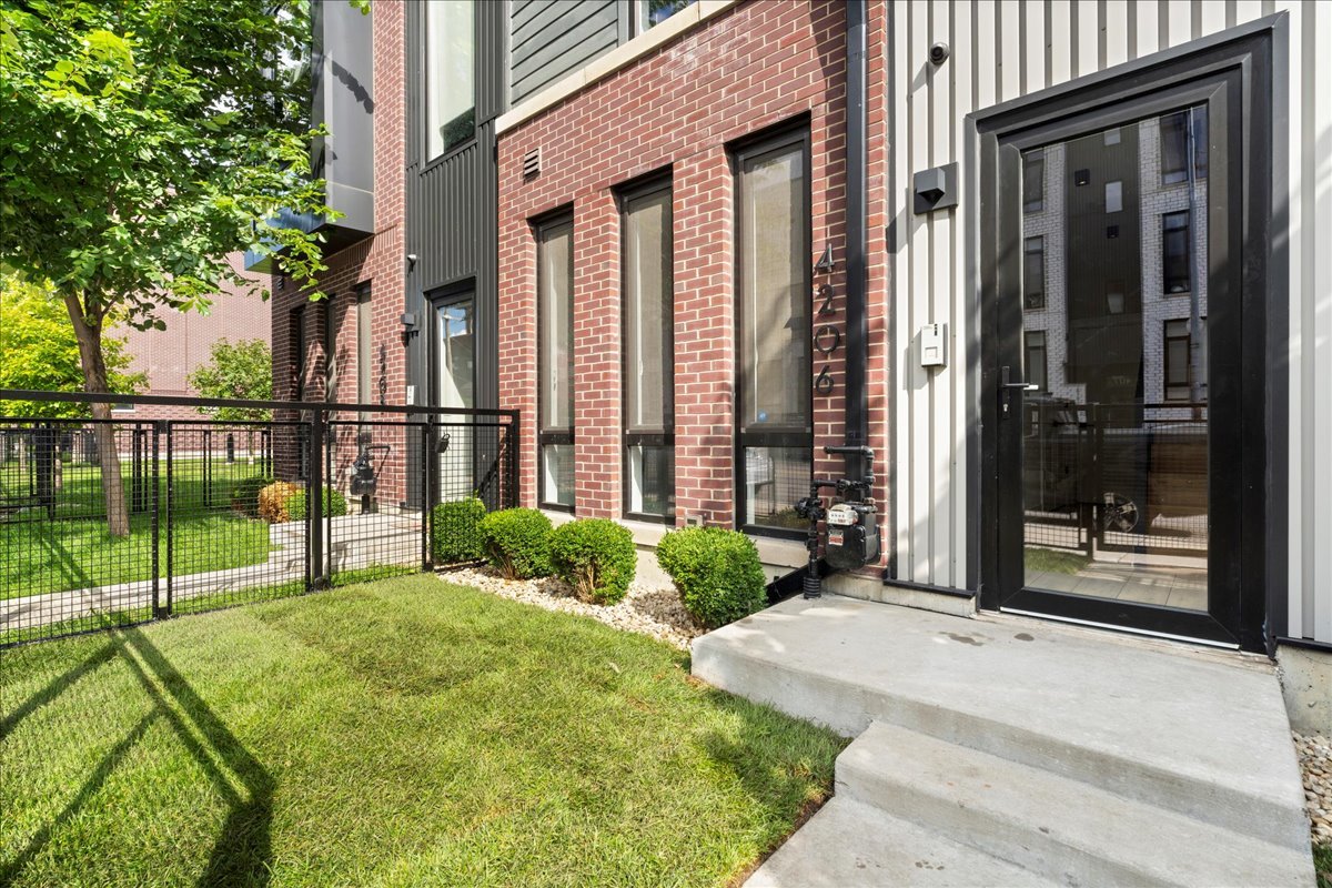 4232 W BELMONT Avenue Unit: 2