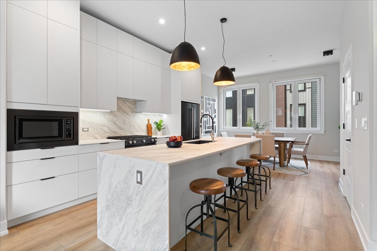 4232 W BELMONT Avenue Unit: 2