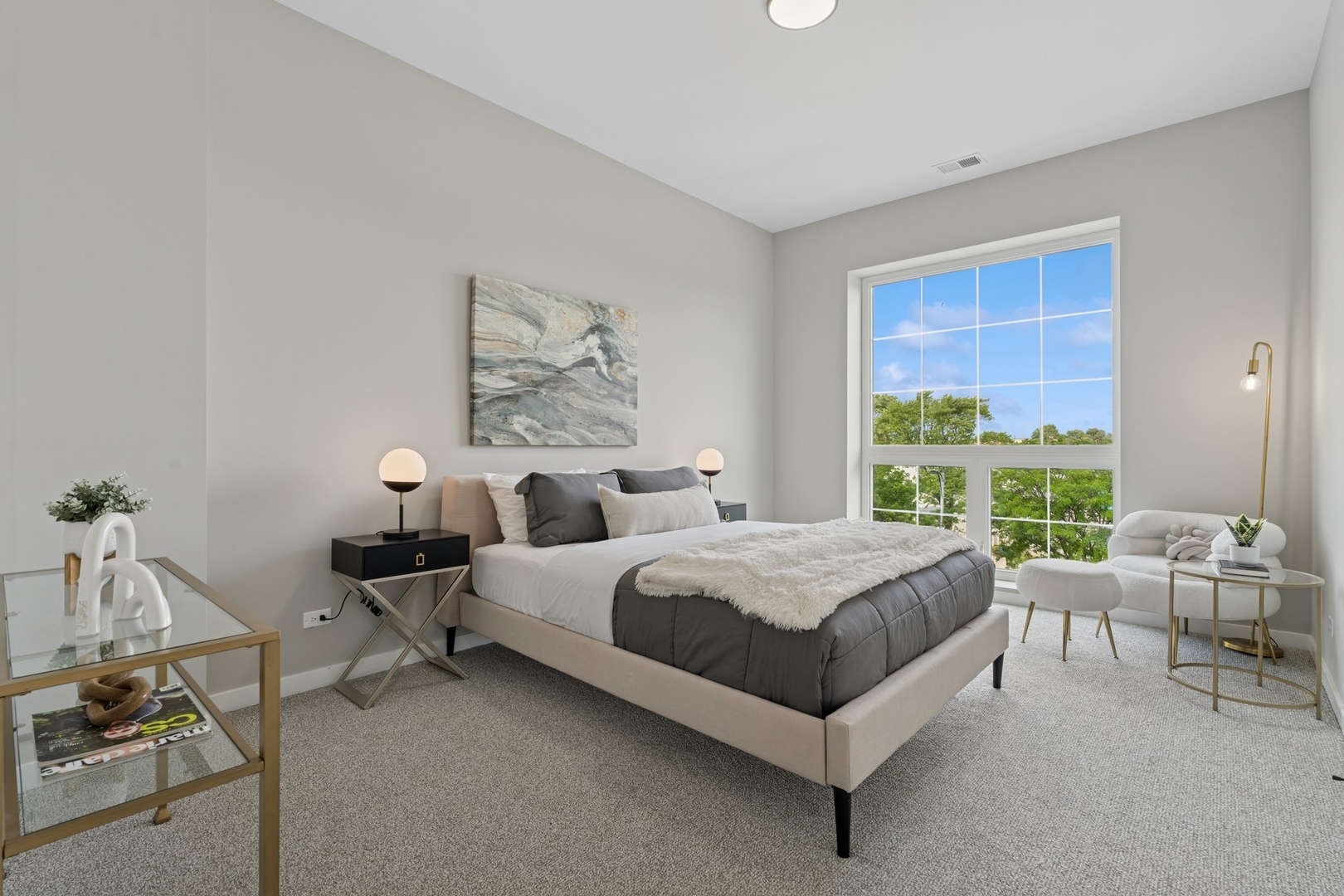 5830 N Lincoln Avenue Unit: 2E