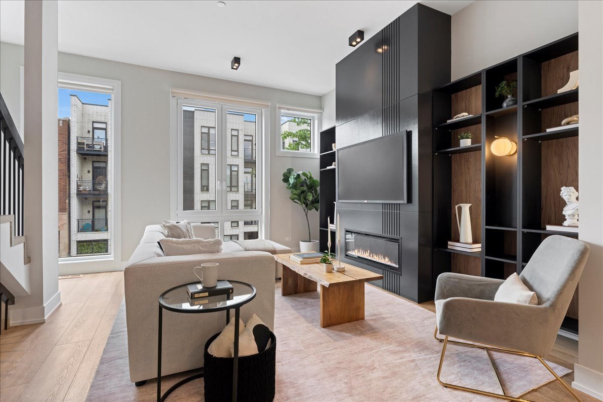 4232 W BELMONT Avenue Unit: 4