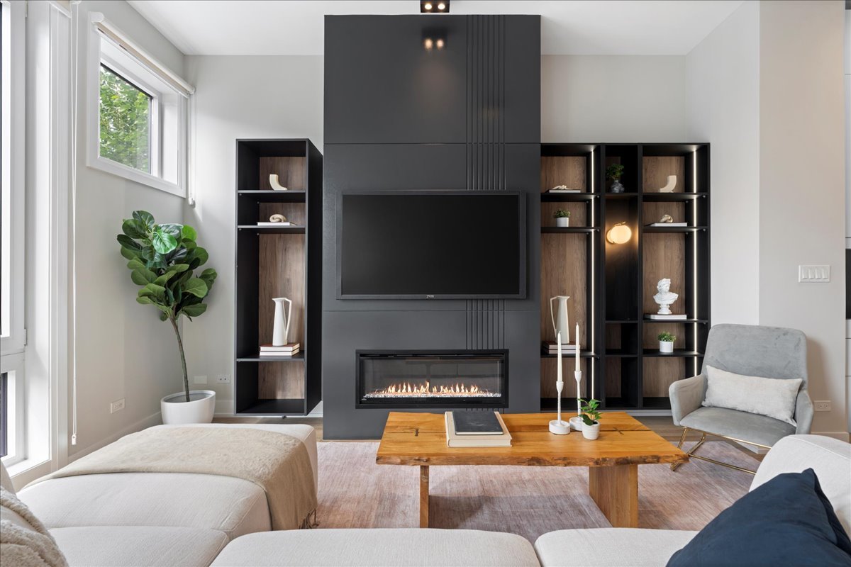 4232 W BELMONT Avenue Unit: 4