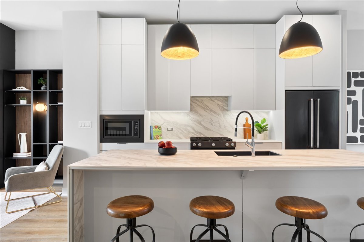 4232 W BELMONT Avenue Unit: 4