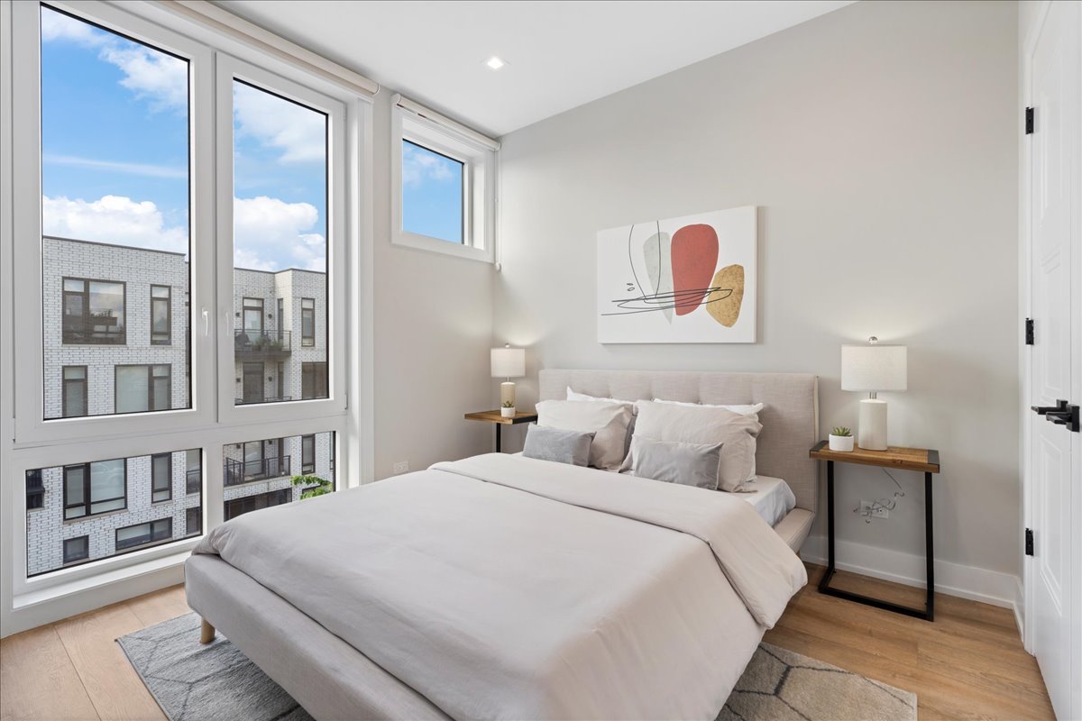 4232 W BELMONT Avenue Unit: 4