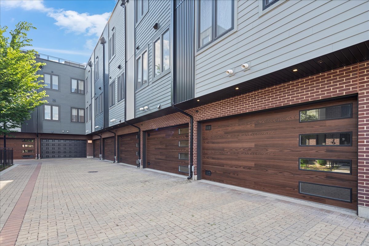 4232 W BELMONT Avenue Unit: 4