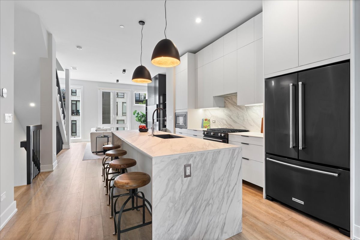 4232 W BELMONT Avenue Unit: 4