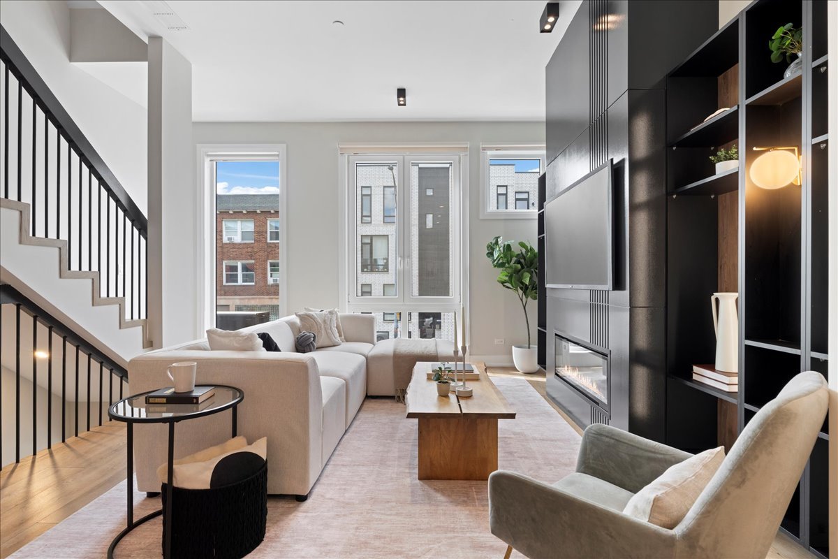 4232 W BELMONT Avenue Unit: 4