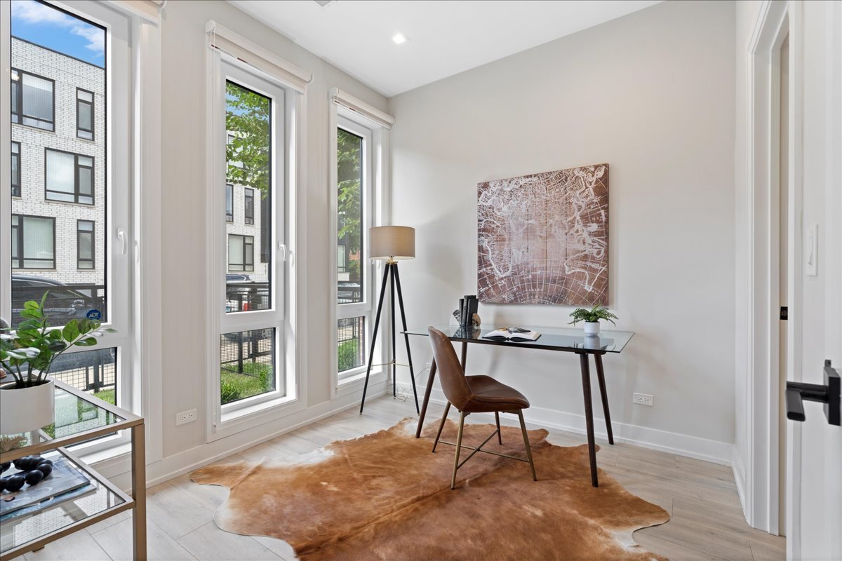 4232 W BELMONT Avenue Unit: 4