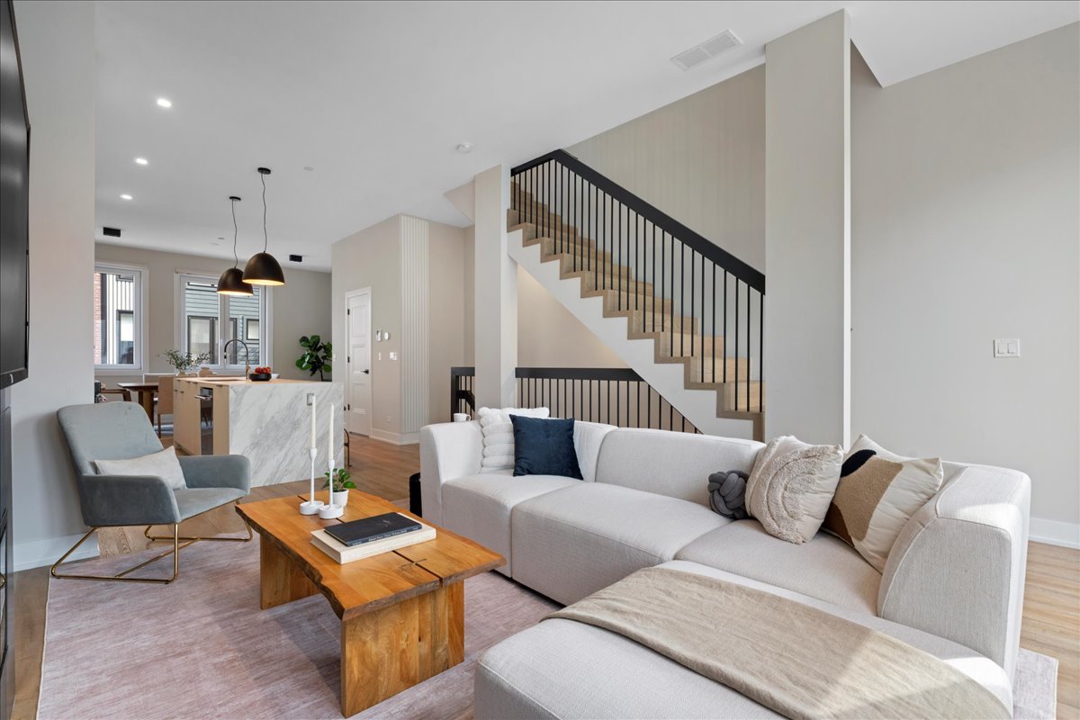 4232 W BELMONT Avenue Unit: 4