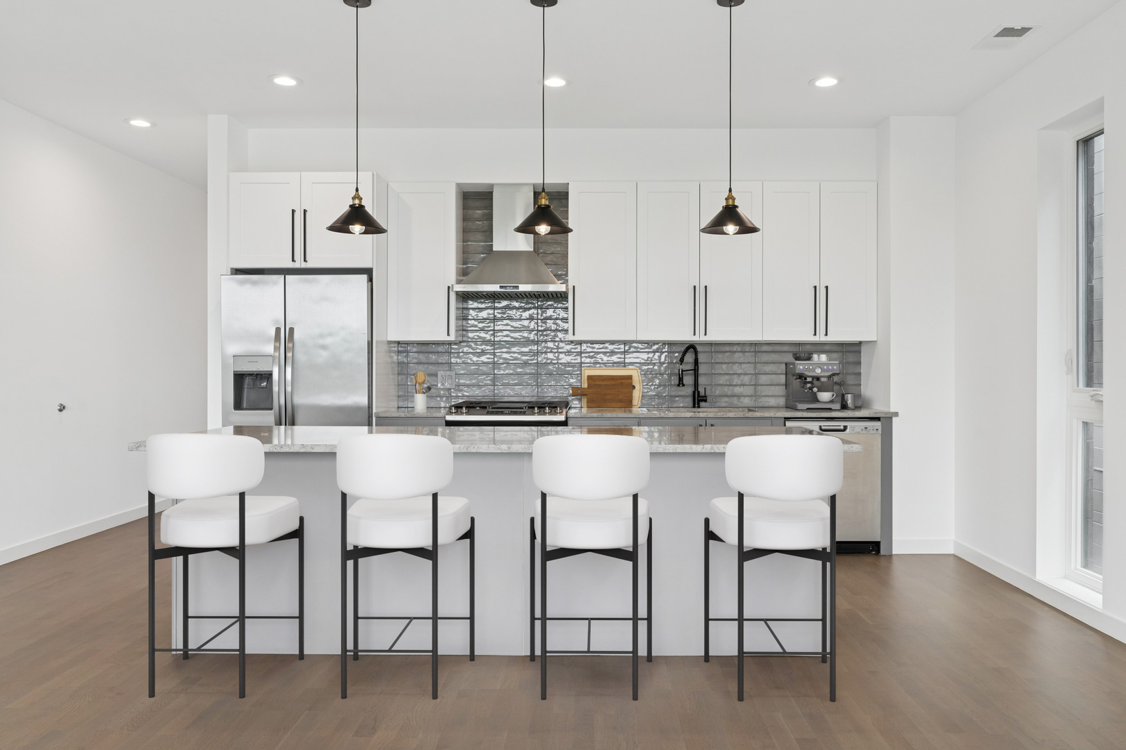 5824 N Lincoln Avenue Unit: PH-3N