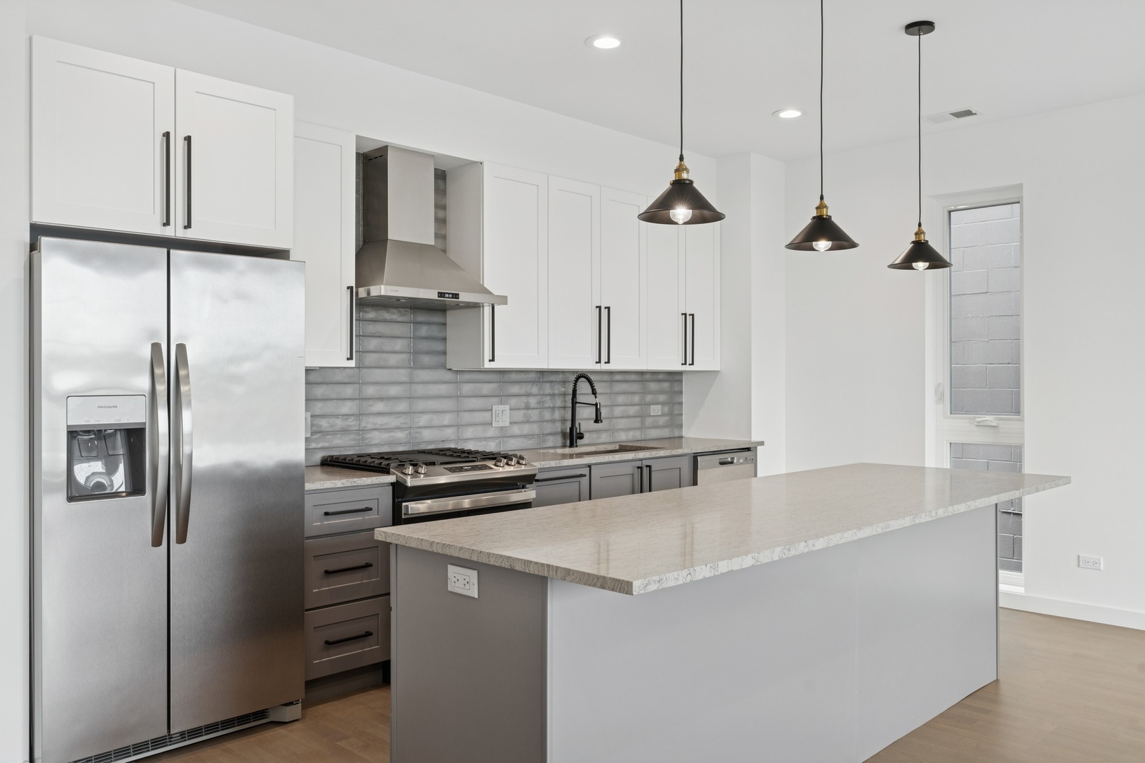 5824 N Lincoln Avenue Unit: PH-3N