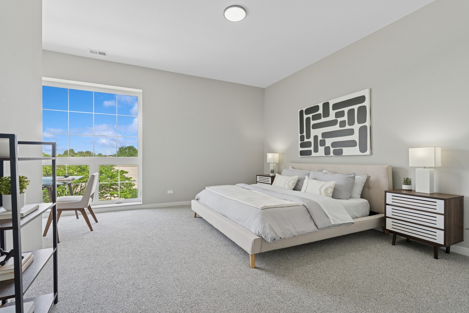 5830 N Lincoln Avenue Unit: 1E