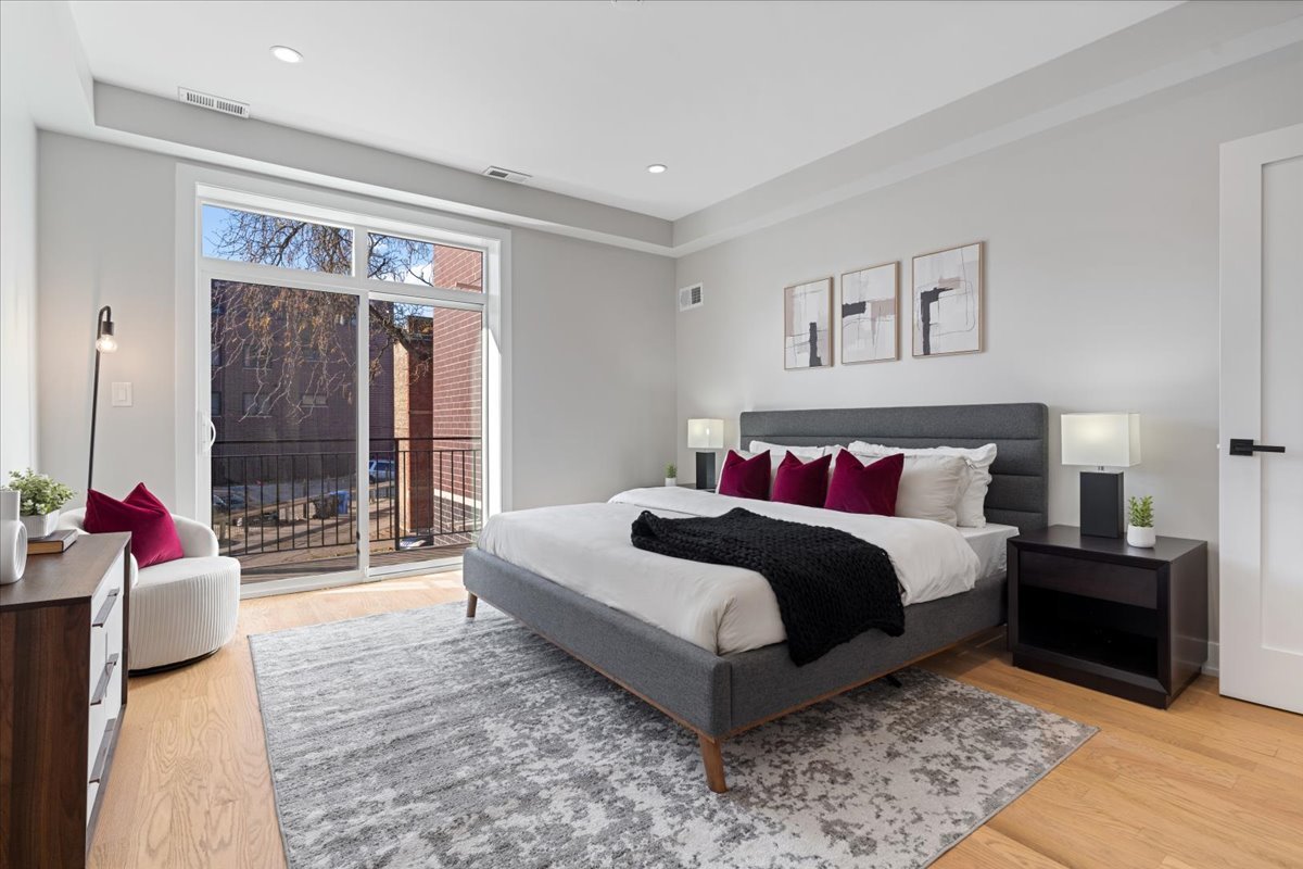 3653 W Barry Avenue Unit: 3W