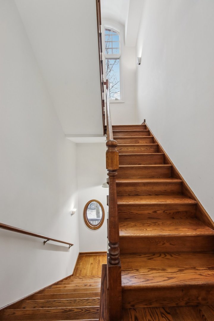 532 Wesley Avenue Unit: WEST