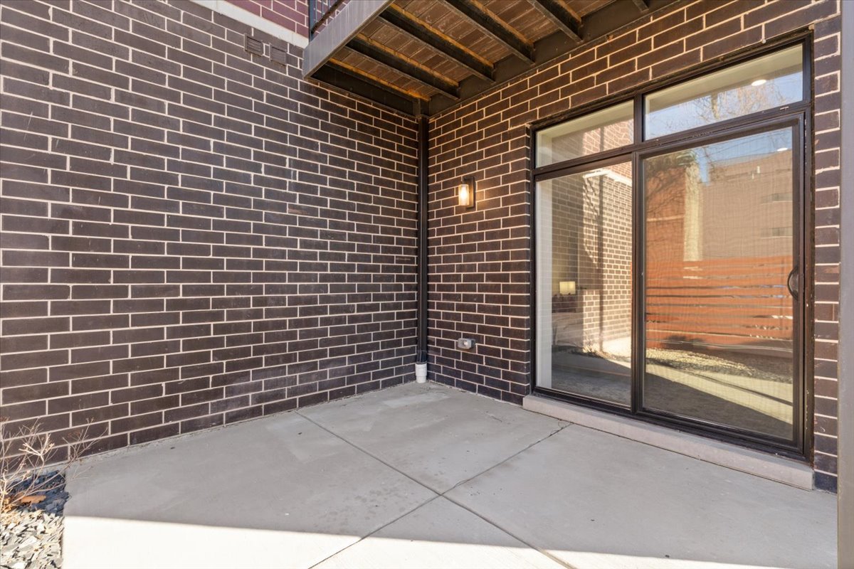 3653 W Barry Avenue Unit: 1W