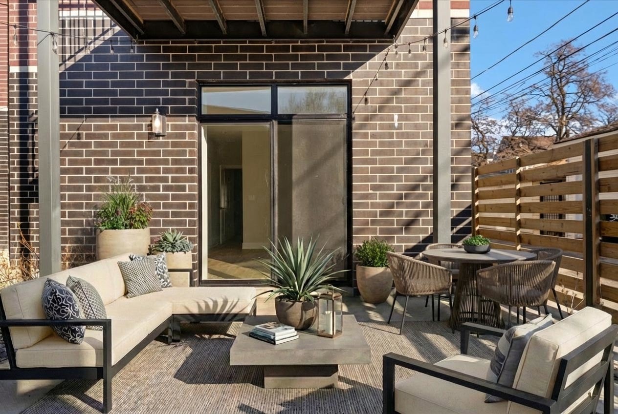 3653 W Barry Avenue Unit: 1E